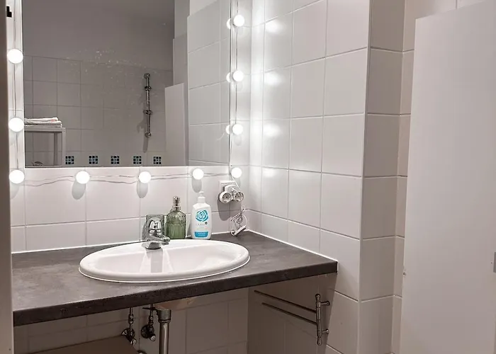 Modern 2-room Private In Center *